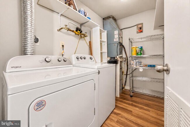 Building Photo - 3520B Neils Ct