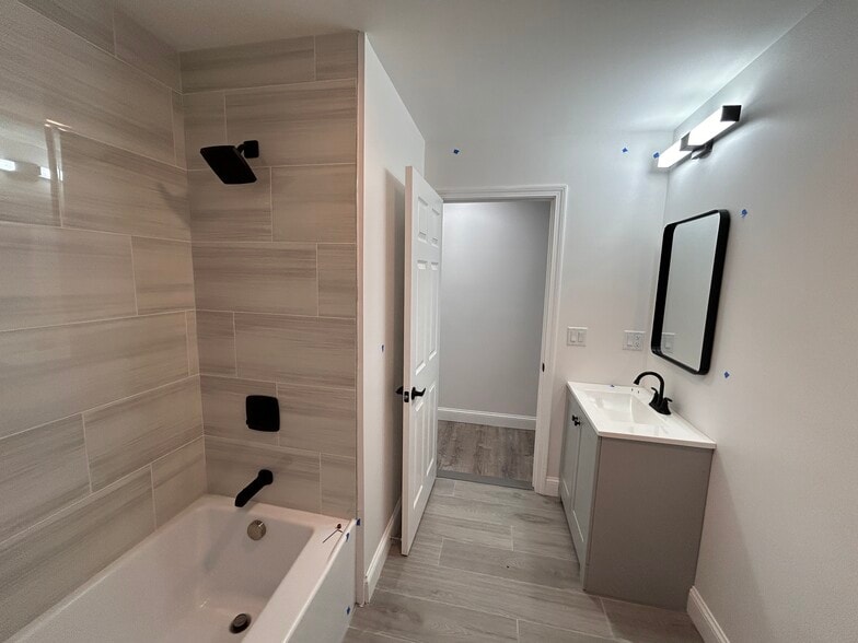 Building Photo - 116 Sherwood St