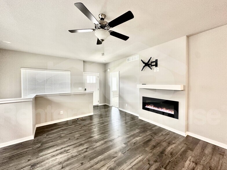 Building Photo - 2310 SW Plaza Pkwy