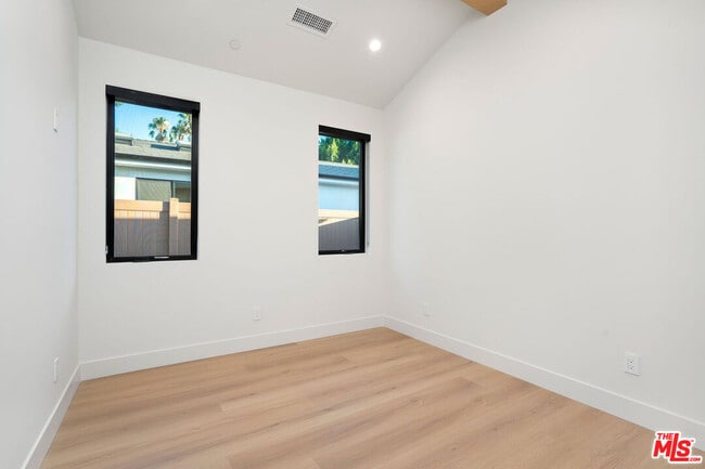 Building Photo - 5662 Winnetka Ave
