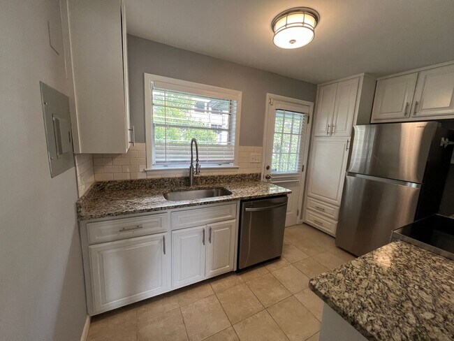 Building Photo - 3057 Pharr Ct N Northwest