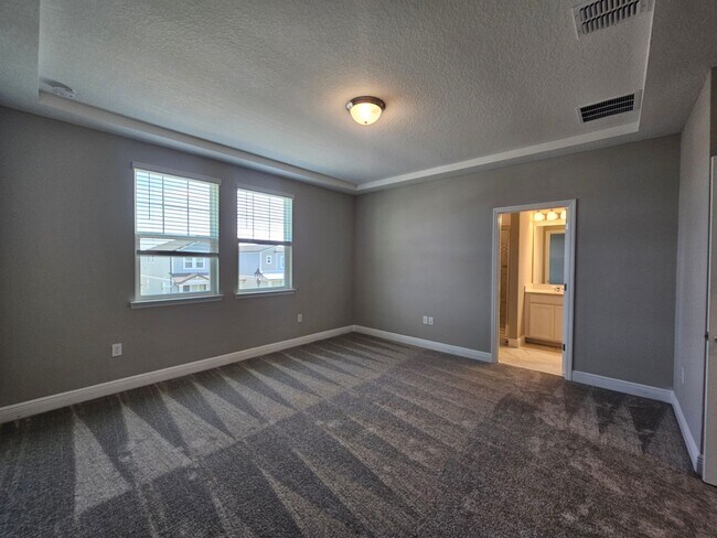 Building Photo - Beautiful and Spacious 3 bedroom 2 bath Townhome With a Split Floor Plan in Winter Garden!