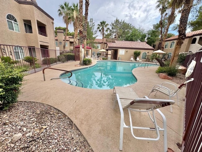 Building Photo - SPACIOUS 3 BEDROOM GROUND FLOOR CONDO