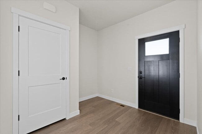 Building Photo - Spacious 4-Bedroom Home with Modern Comforts