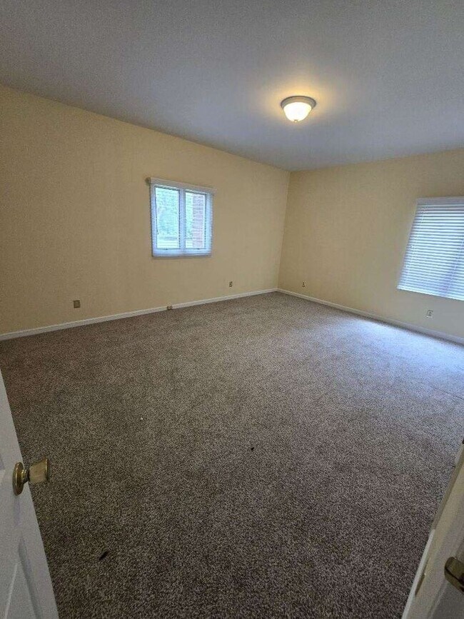 Building Photo - 3 Bedroom/ 2 bath Condo in Fountain Manor