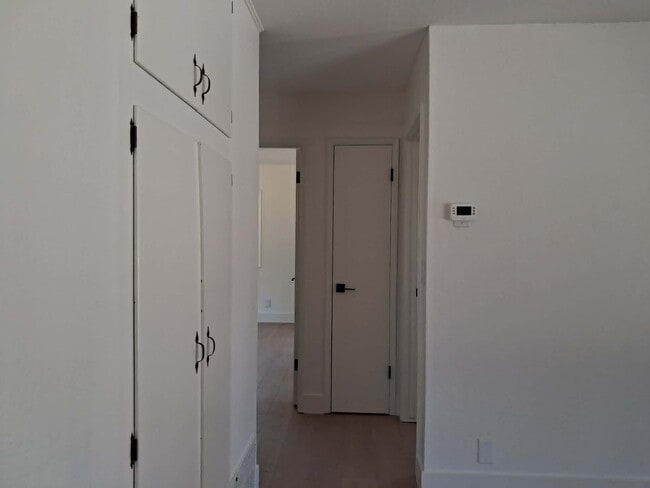 Building Photo - 49177 Chapel Hill Dr