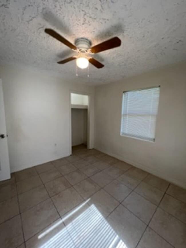 Building Photo - Main House (Triplex) can add one studio for additional rent (mother-in-law plan)