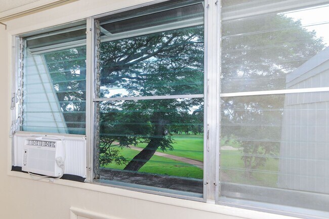 Building Photo - Ridgeway - Renovated two story, 2 bedroom, 1 bath with 1 uncovered parking stall