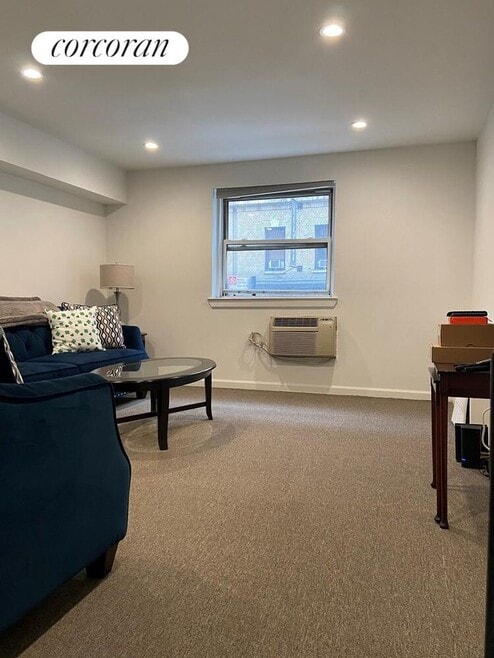 Building Photo - 211 Thompson St