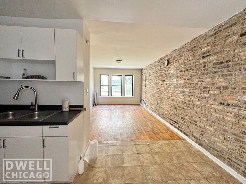 Building Photo - 2342 N Spaulding Ave