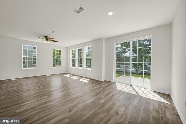 Building Photo - 228 Park Ln