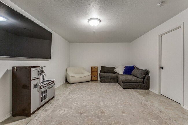 Building Photo - 2606 Custer Pkwy