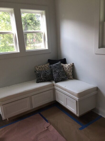 Building Photo - 606 Ray Ave