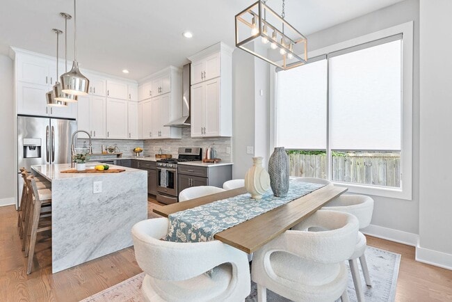 Building Photo - Walkable Luxury in Edgehill