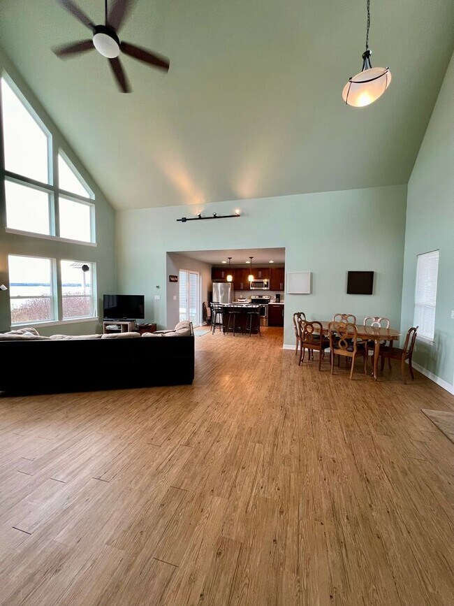 Building Photo - Waterfront 2 Bedroom Home in Ferndale!