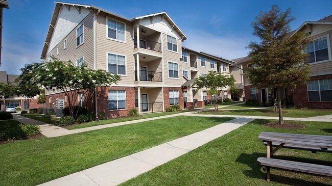 Building Photo - 6444 Jones Creek Rd