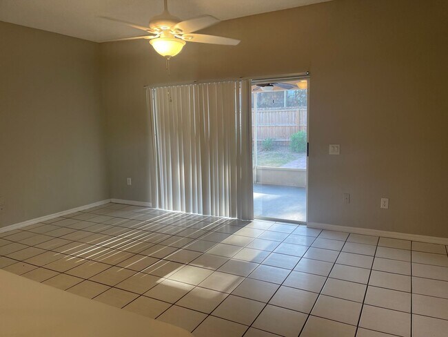 Building Photo - MOVE IN MARCH 15TH!      4 Bedroom Valrico home with no carpet and a fenced yard