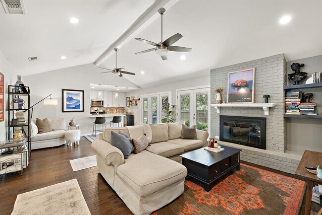 Building Photo - 2101 Falcon Hill Dr