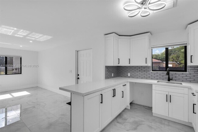 Building Photo - 1411 NW 40th St