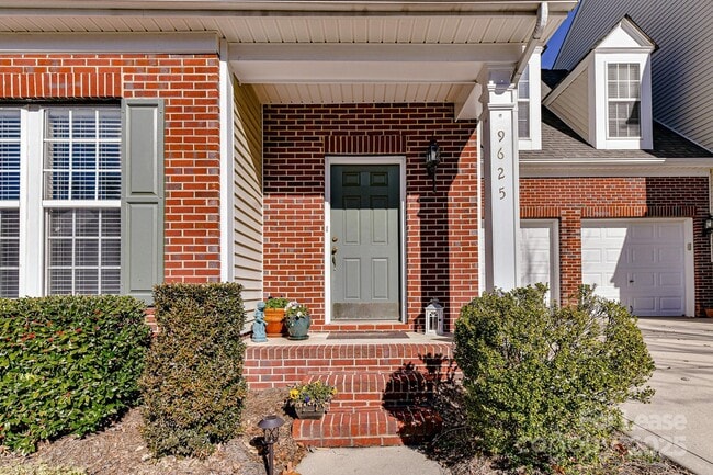 Building Photo - 9625 Sunset Grove Dr