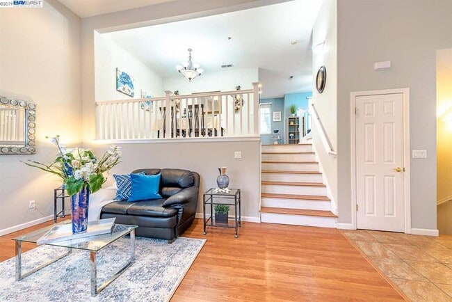 Building Photo - COMING SOON! | $3,700 / 3BR GORGEOUS CENTRAL FREMONT TOWNHOME IN PARKMONT | Photos shown are of a...