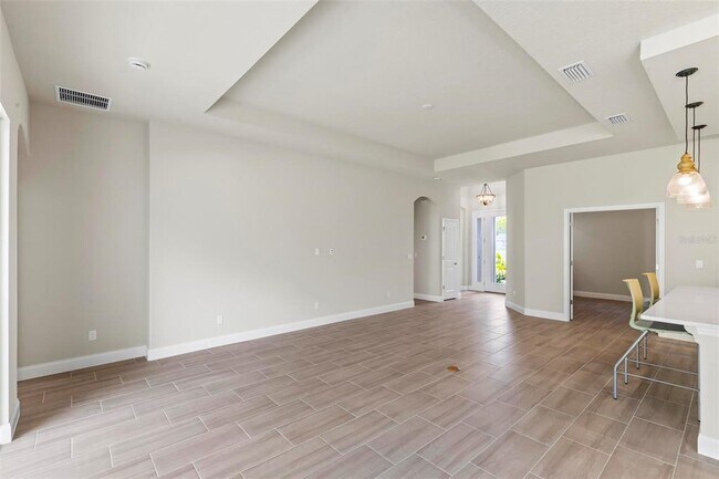 Building Photo - 229 Hawthorn Ave