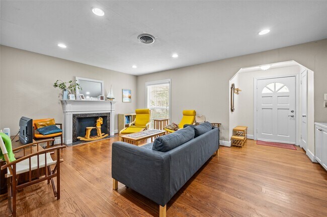 Building Photo - 2311 Addison Rd
