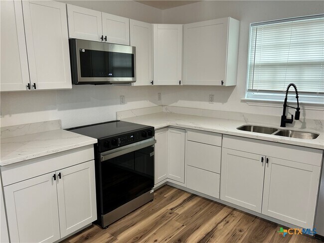 Building Photo - 612 S 26th St