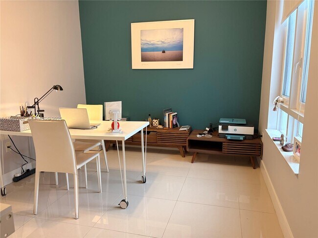 Building Photo - 10416 NW 66th St