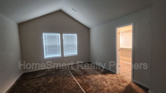 Building Photo - 340 Fox Ln