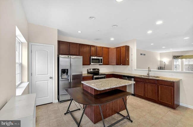 Building Photo - 48 Munro Rd