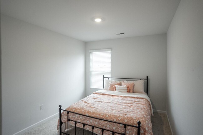 Building Photo - 950 Quaint Parish Cir