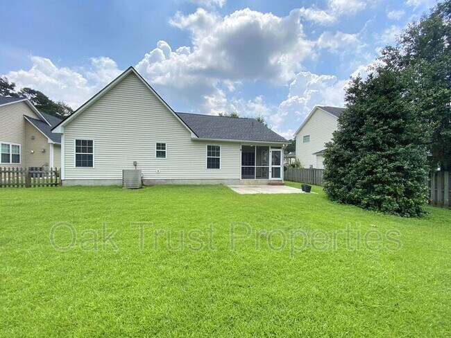 Building Photo - 110 Summer Trace Dr