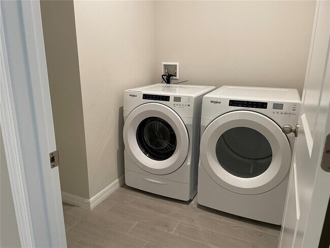 Building Photo - 3289 Fresno Pl