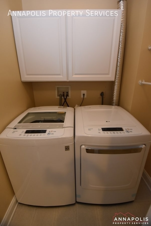 Building Photo - 888 Stonehurst Ct