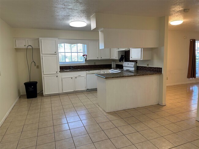 Building Photo - 1101 Ellen Dr