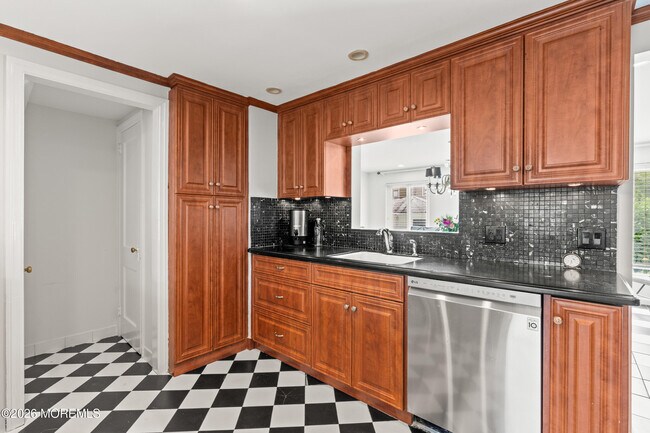 Building Photo - 608 Corlies Ave