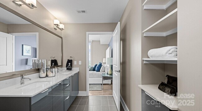 Building Photo - 225 S Poplar St