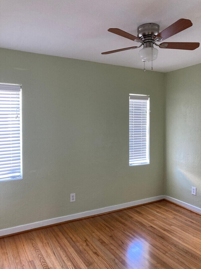 Building Photo - 1651 Knollwood Cir