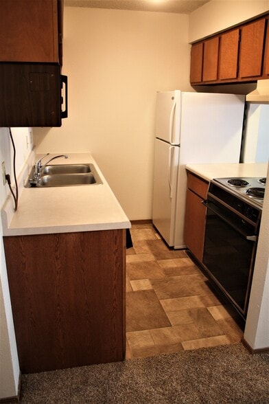 Kitchen - 415 S Haverhill Rd