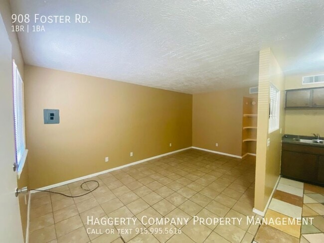 Building Photo - 908 Foster Rd