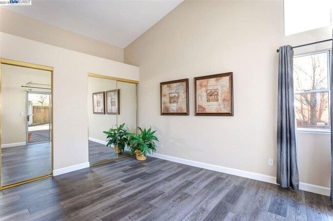 Building Photo - Beautiful Two Bedroom Home in Pleasanton