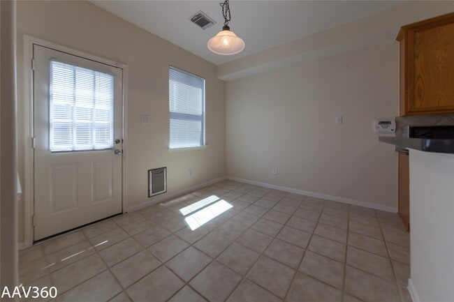 Building Photo - 2943 Meadowglen Crest