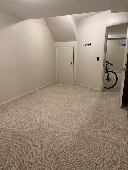 Building Photo - 211 Roundhouse Ct