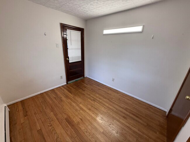 Building Photo - 36 W 9th St