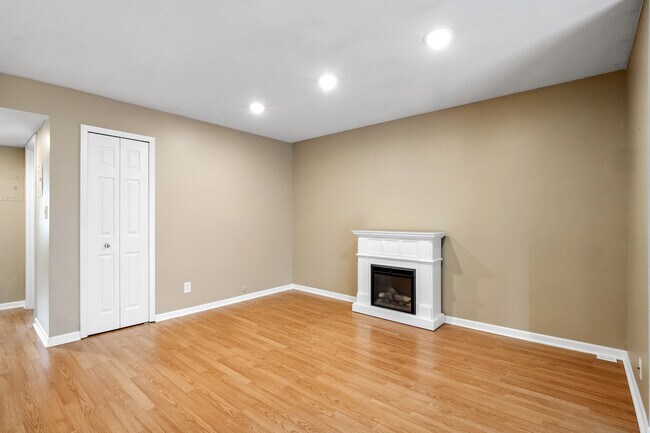 Building Photo - 809 W 40th St