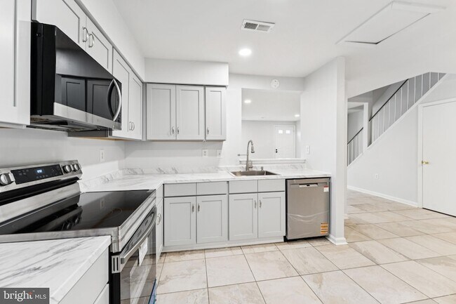 Building Photo - 7527 Belle Grae Dr