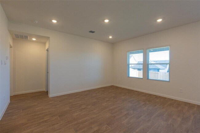 Building Photo - 223 Las Lomas Dr