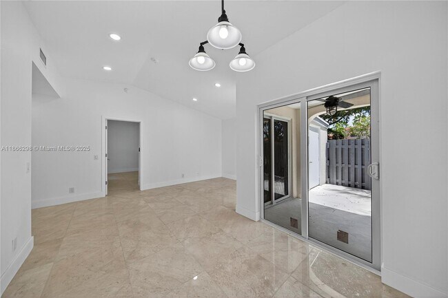 Building Photo - 1545 Springside Dr