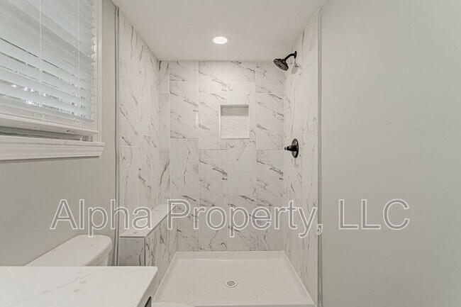 Building Photo - 56 Hutchins St